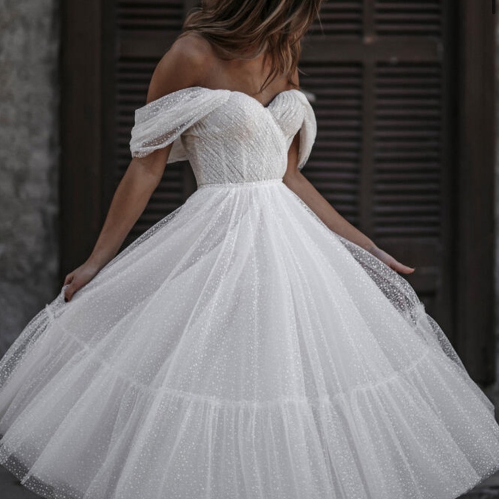 The dreamiest tea length gown.